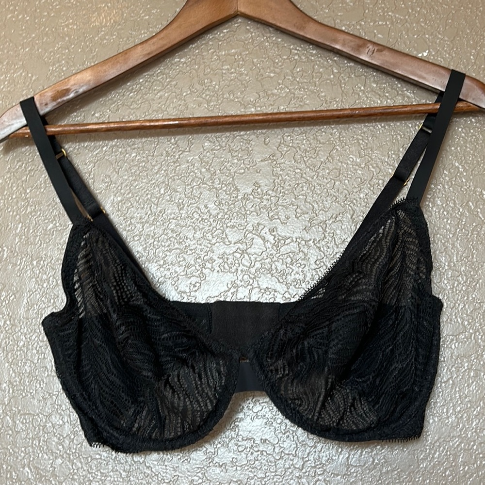 34DDD LARGE Victoria’s Secret black bra